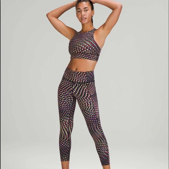 SeaWheeze Fast and Free High-Rise Tight 25"
To The Beat Raspberry Multi - Picture 5 of 5